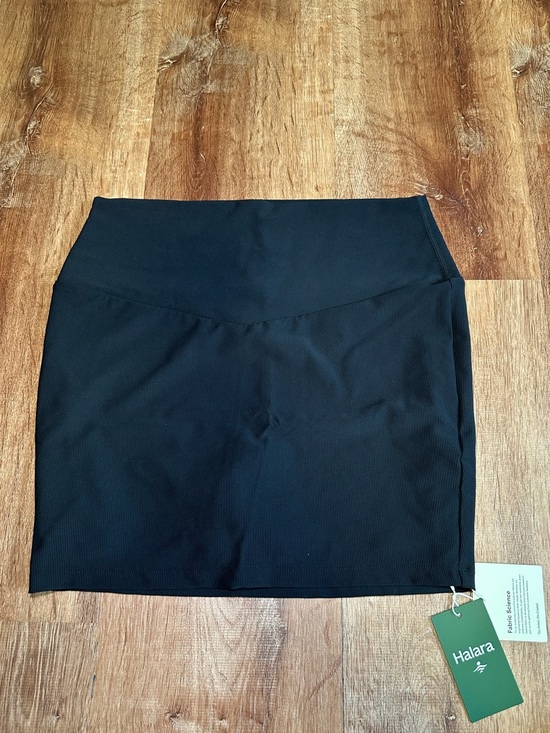 HALARA Dresses & Skirts - Halara Black Skort